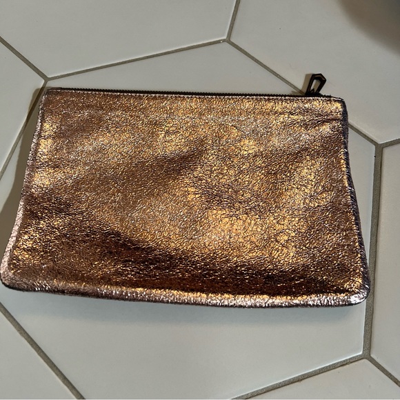 Marc Jacobs Neiman Marcus Gold Shimmer Metallic Clutch Zip Bag Purse Cosmetic - Picture 2 of 4